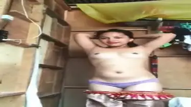 Cewek Centil Pamer Daleman Ungu Bikin Gregetan