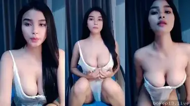 Cewek Seksi Menggoda Pamerin Tubuh Bikin Tegang