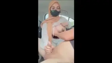 Ngewe Cewek Hijab Coklat Liar Di Mobil Lumer WOT HD
